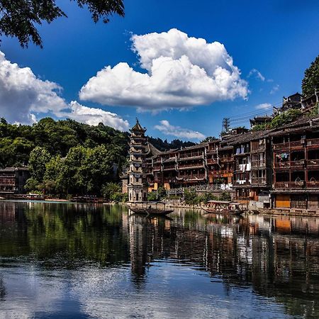 Dream In Fenghuang Exterior foto