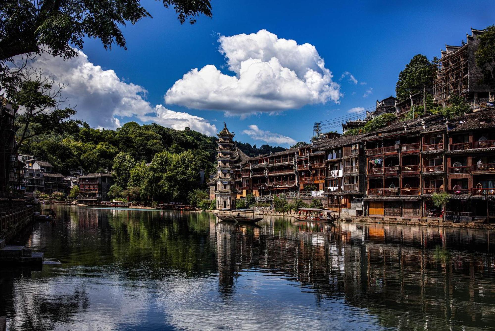 Dream In Fenghuang Exterior foto