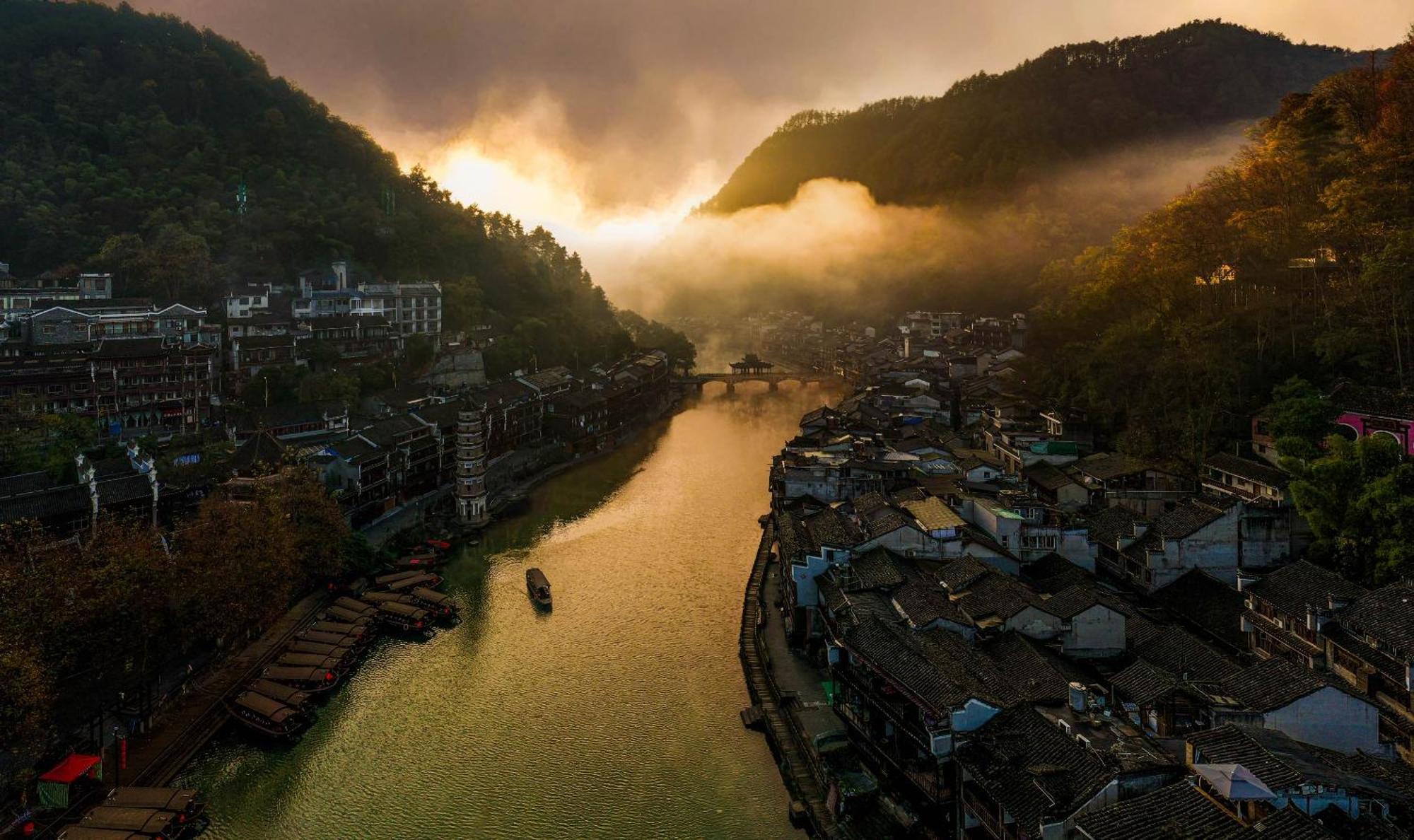 Dream In Fenghuang Exterior foto